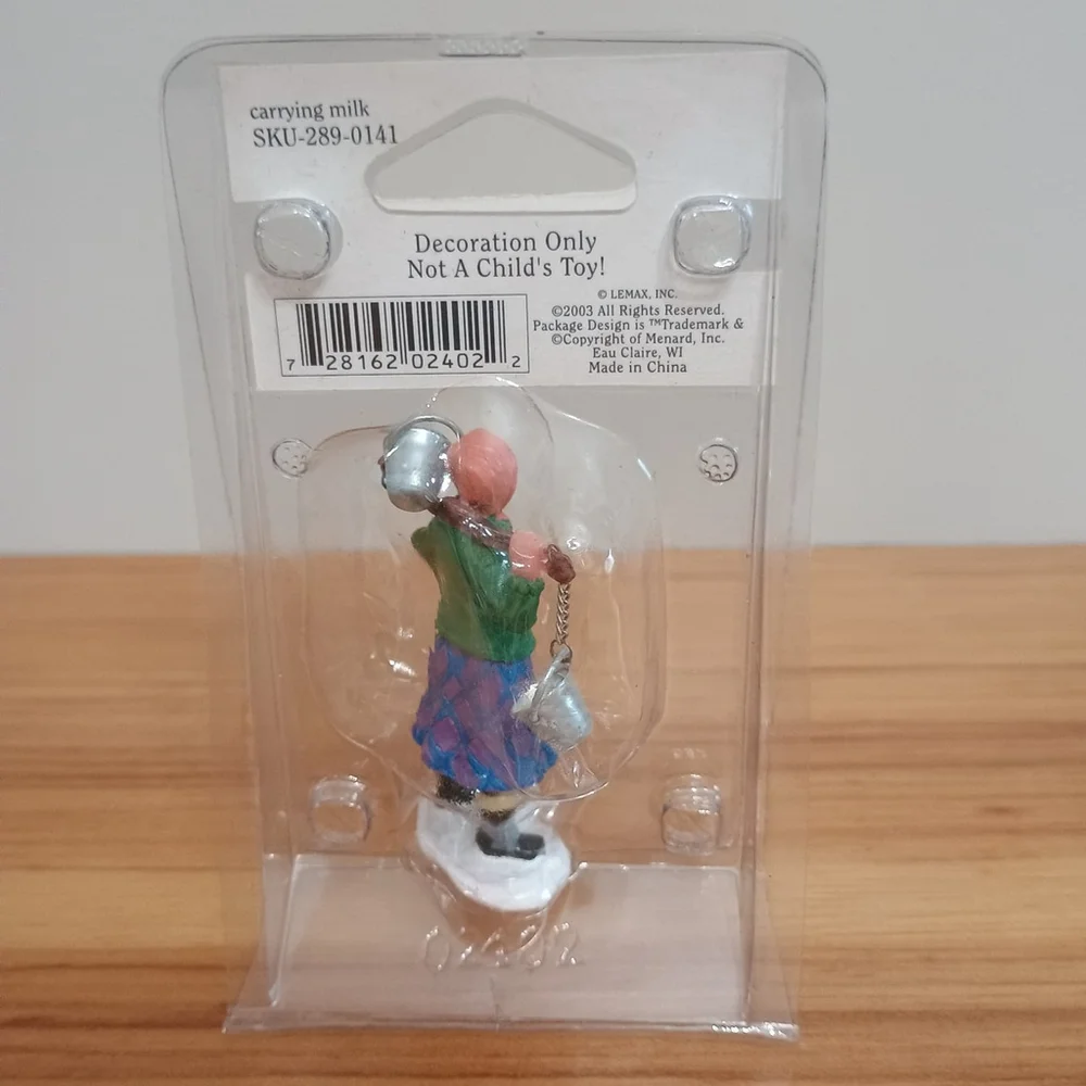 New 2000 Lemax Christmas Village Carrying Milk #02402 Retired